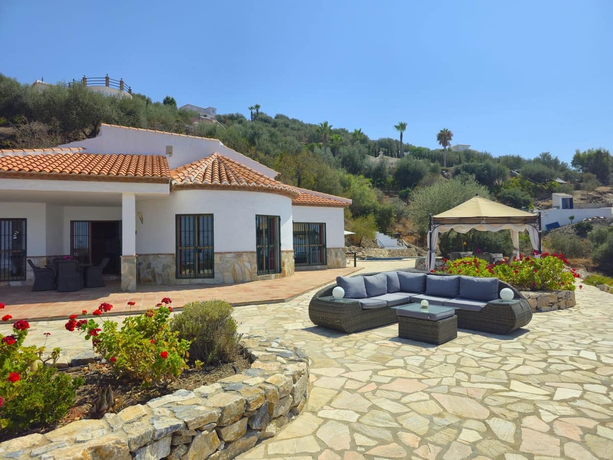 3 soverom Villa til salgs i Arenas med svømmebasseng garasje - € 450 000 (Ref: 9180731)