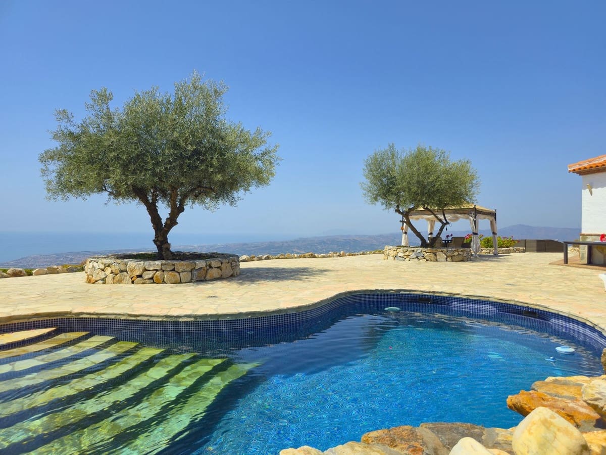 3 soverom Villa til salgs i Arenas med svømmebasseng garasje - € 450 000 (Ref: 9180731)