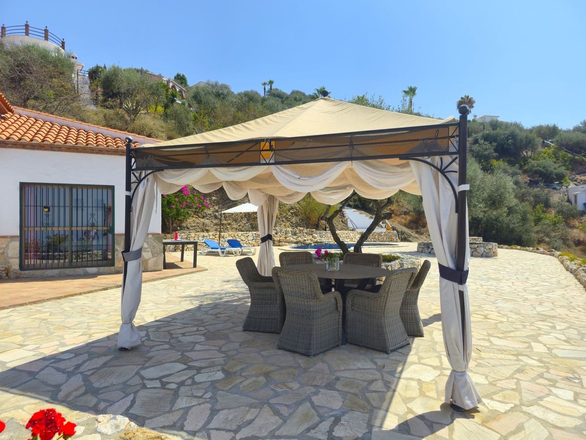 3 soverom Villa til salgs i Arenas med svømmebasseng garasje - € 450 000 (Ref: 9180731)