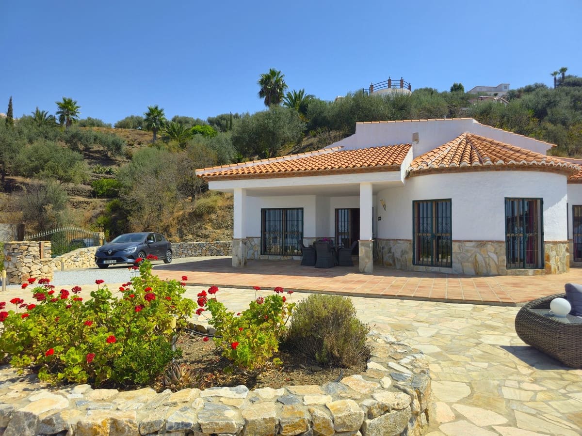 3 soverom Villa til salgs i Arenas med svømmebasseng garasje - € 450 000 (Ref: 9180731)