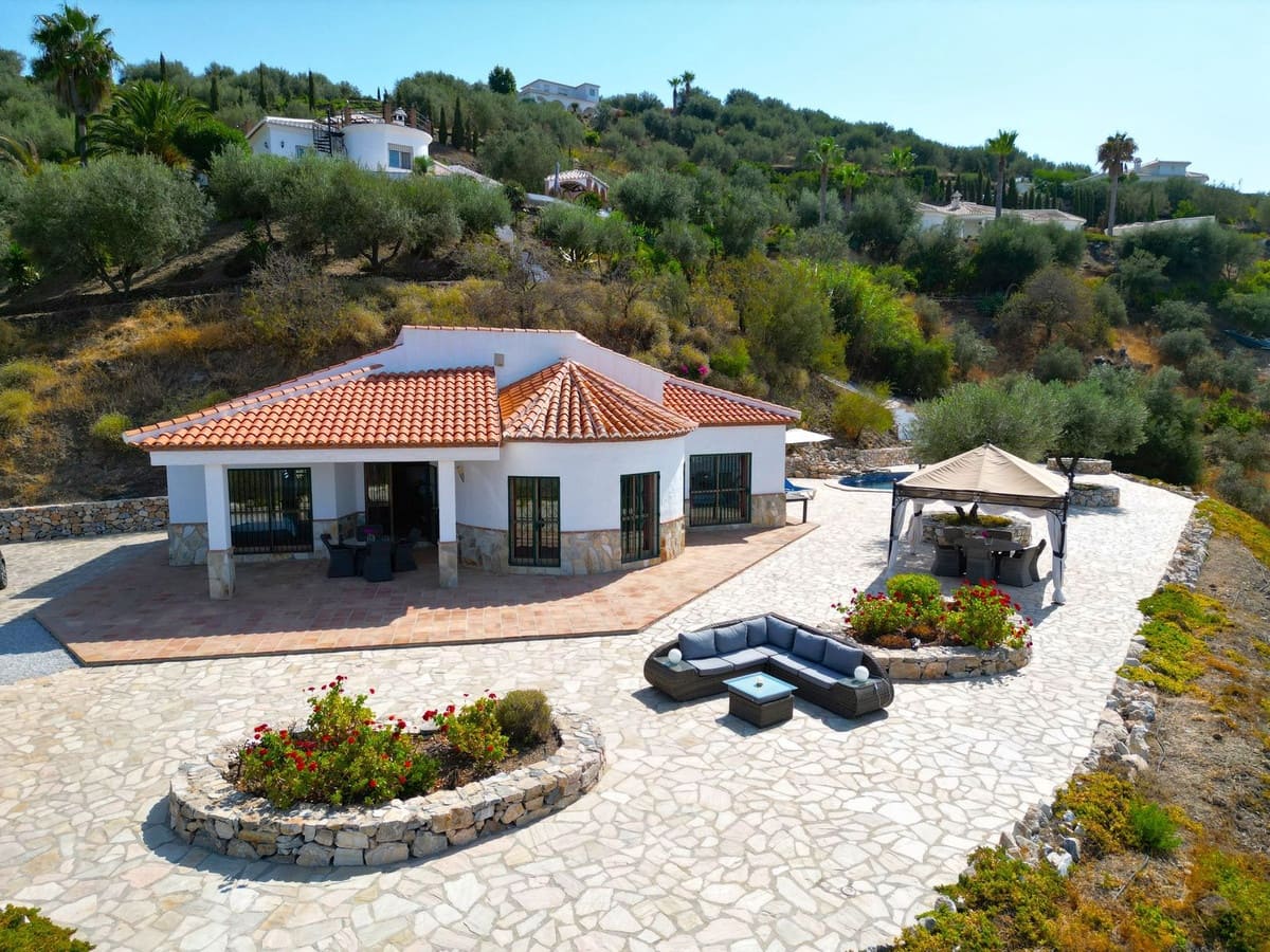 3 soverom Villa til salgs i Arenas med svømmebasseng garasje - € 450 000 (Ref: 9180731)