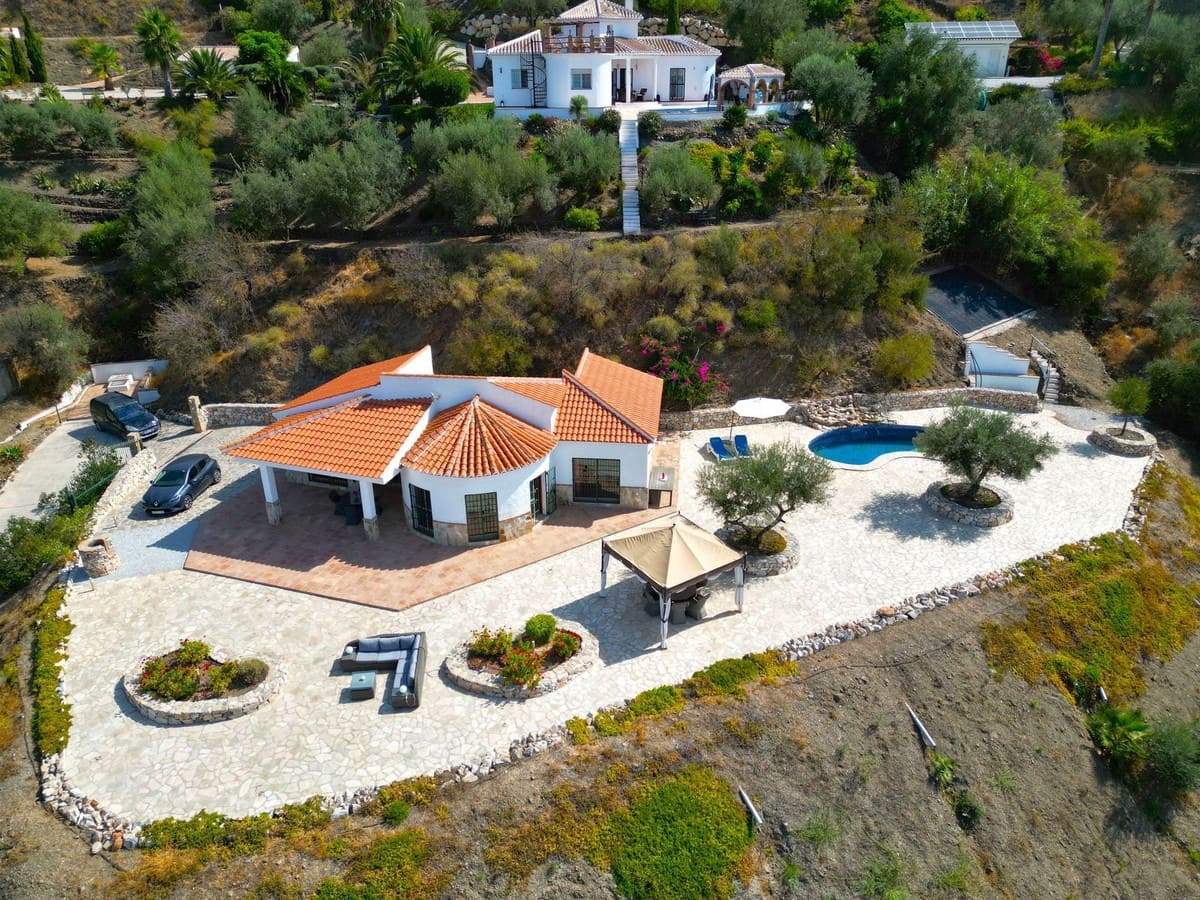 3 soverom Villa til salgs i Arenas med svømmebasseng garasje - € 450 000 (Ref: 9180731)