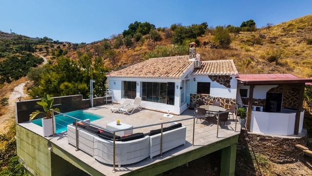 1 sovrum Villa till salu i Sayalonga med pool garage - 260 000 € (Ref: 9181563)