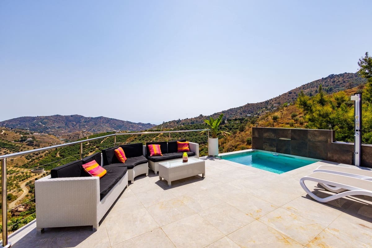 1 soverom Villa til salgs i Sayalonga med svømmebasseng garasje - € 260 000 (Ref: 9181563)