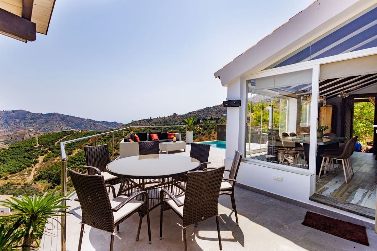 1 soverom Villa til salgs i Sayalonga med svømmebasseng garasje - € 260 000 (Ref: 9181563)