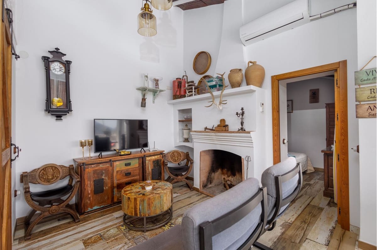 1 soverom Villa til salgs i Sayalonga med svømmebasseng garasje - € 260 000 (Ref: 9181563)