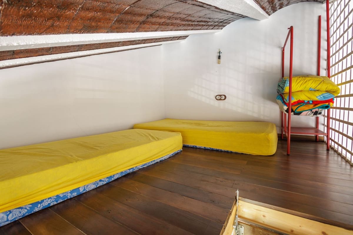 1 soverom Villa til salgs i Sayalonga med svømmebasseng garasje - € 260 000 (Ref: 9181563)