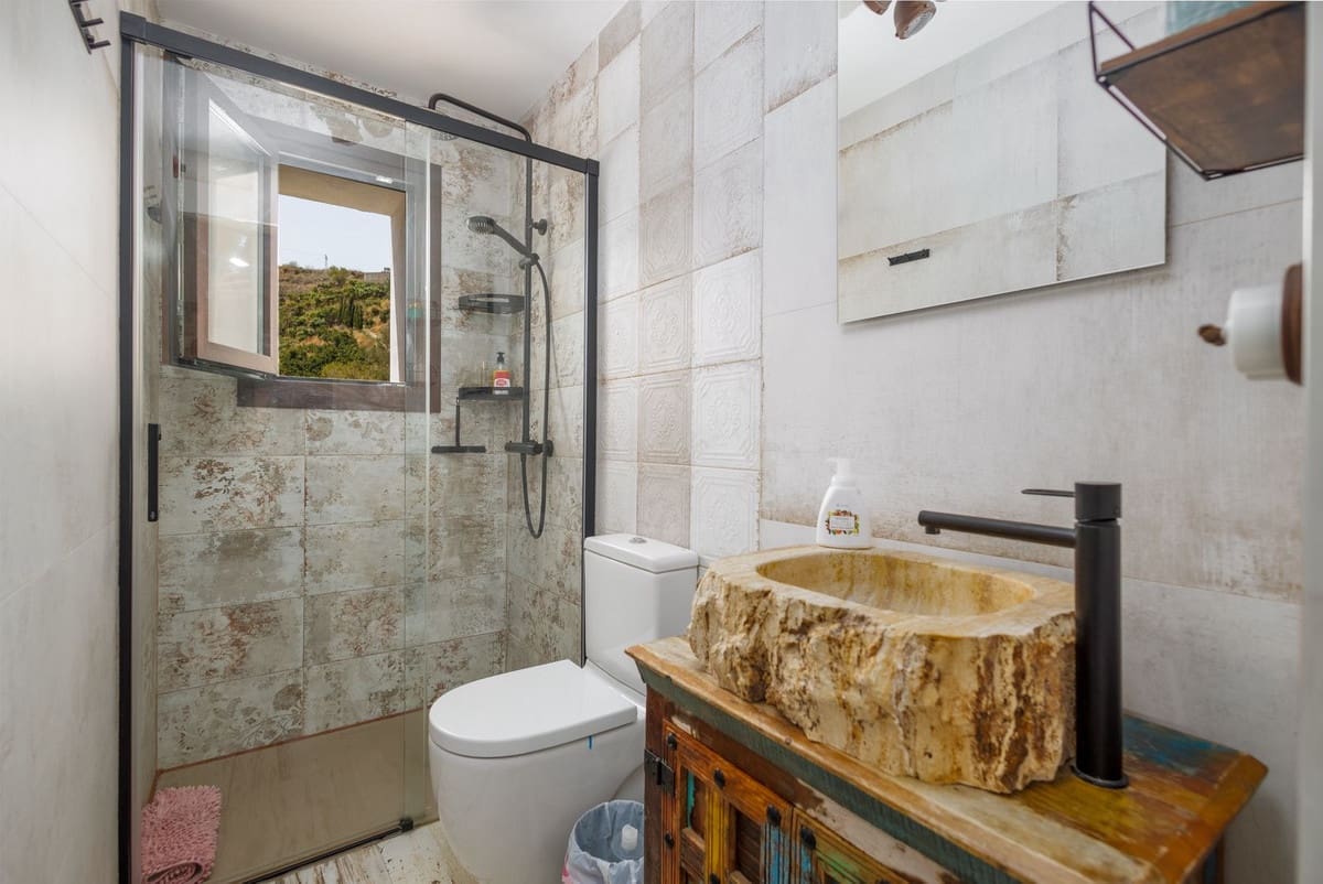 1 soverom Villa til salgs i Sayalonga med svømmebasseng garasje - € 260 000 (Ref: 9181563)