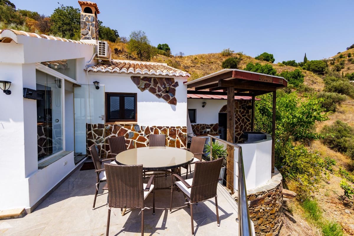 1 soverom Villa til salgs i Sayalonga med svømmebasseng garasje - € 260 000 (Ref: 9181563)