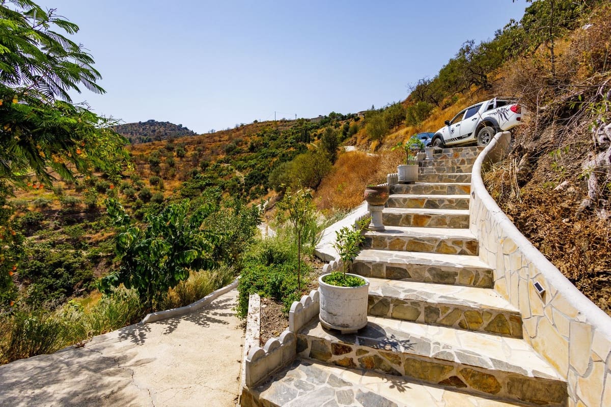 1 soverom Villa til salgs i Sayalonga med svømmebasseng garasje - € 260 000 (Ref: 9181563)