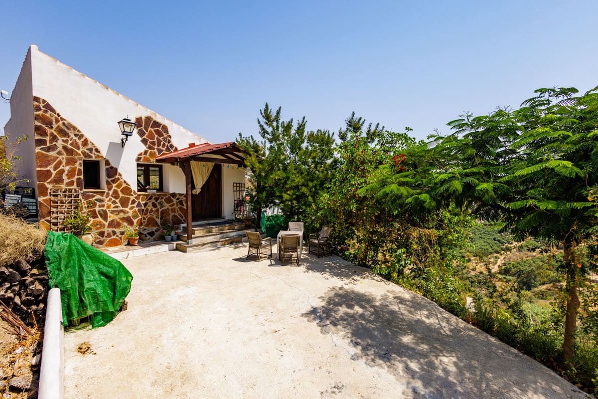 1 soverom Villa til salgs i Sayalonga med svømmebasseng garasje - € 260 000 (Ref: 9181563)