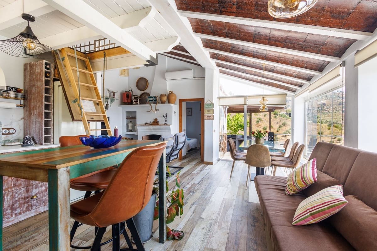 1 soverom Villa til salgs i Sayalonga med svømmebasseng garasje - € 260 000 (Ref: 9181563)