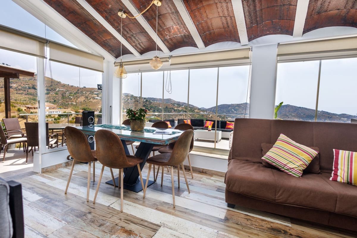 1 soverom Villa til salgs i Sayalonga med svømmebasseng garasje - € 260 000 (Ref: 9181563)