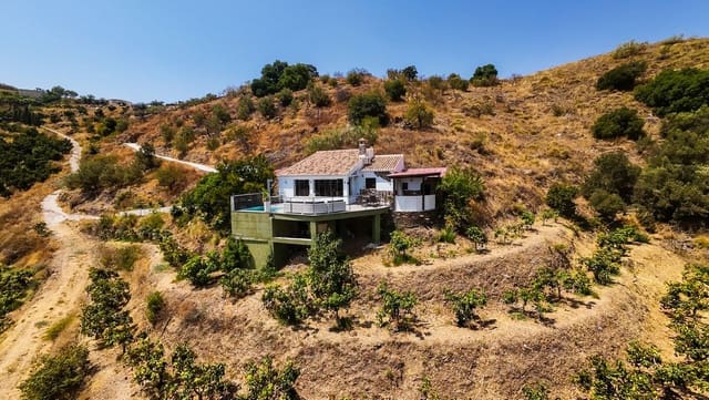 1 sovrum Villa till salu i Sayalonga med pool garage - 260 000 € (Ref: 9181563)