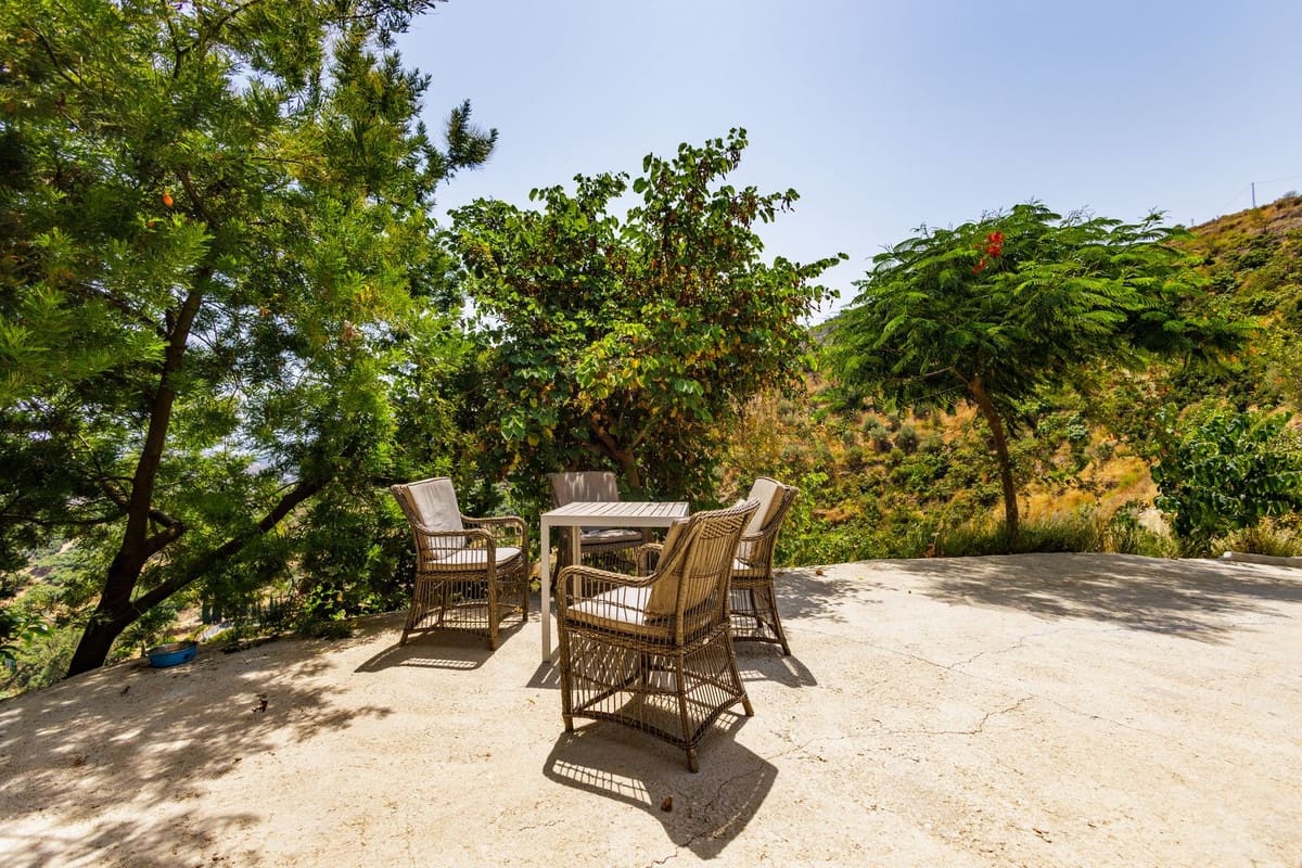 1 soverom Villa til salgs i Sayalonga med svømmebasseng garasje - € 260 000 (Ref: 9181563)