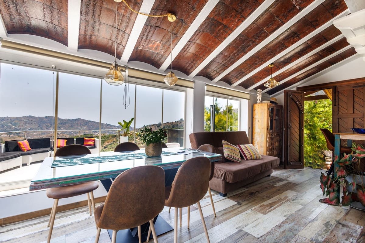 1 soverom Villa til salgs i Sayalonga med svømmebasseng garasje - € 260 000 (Ref: 9181563)