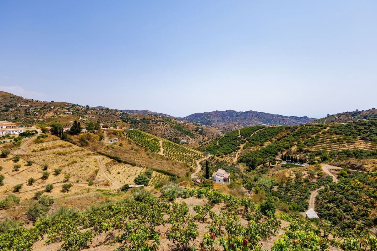 1 soverom Villa til salgs i Sayalonga med svømmebasseng garasje - € 260 000 (Ref: 9181563)