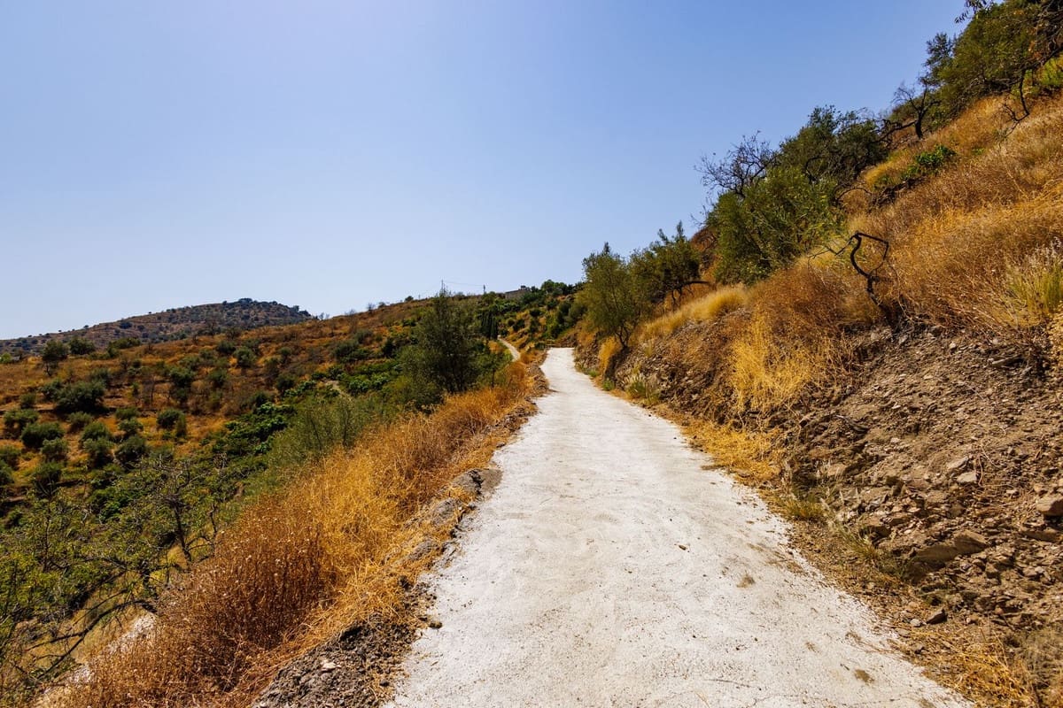 1 soverom Villa til salgs i Sayalonga med svømmebasseng garasje - € 260 000 (Ref: 9181563)