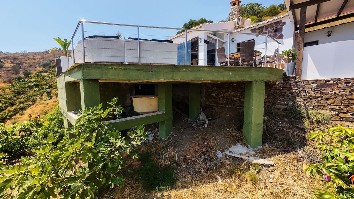 1 soverom Villa til salgs i Sayalonga med svømmebasseng garasje - € 260 000 (Ref: 9181563)