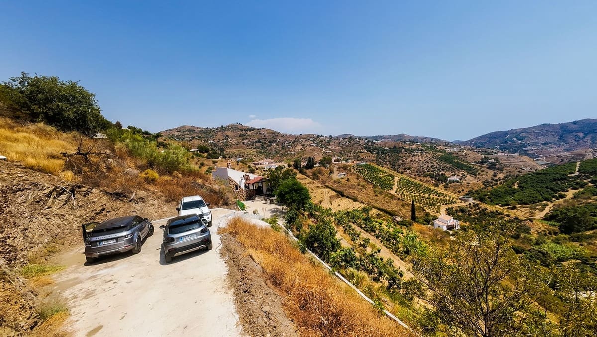 1 soverom Villa til salgs i Sayalonga med svømmebasseng garasje - € 260 000 (Ref: 9181563)