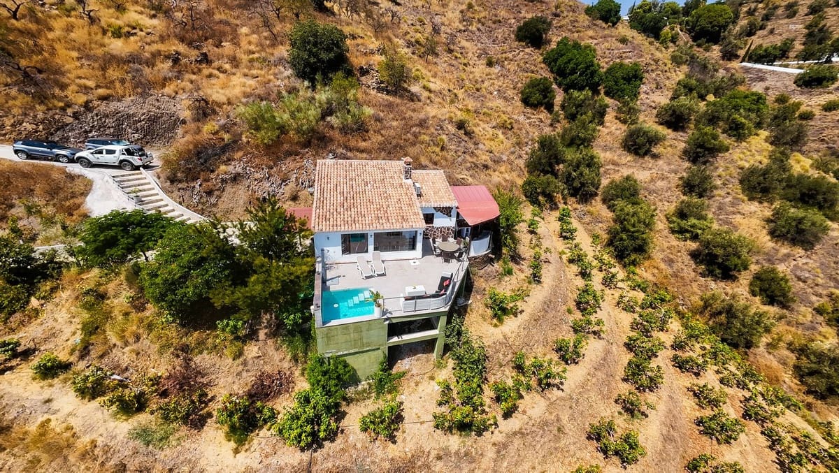 1 soverom Villa til salgs i Sayalonga med svømmebasseng garasje - € 260 000 (Ref: 9181563)