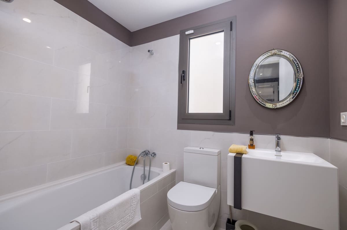 Apartamento de 3 habitaciones en New Golden Mile en venta con piscina garaje - 810.000 € (Ref: 9186524)