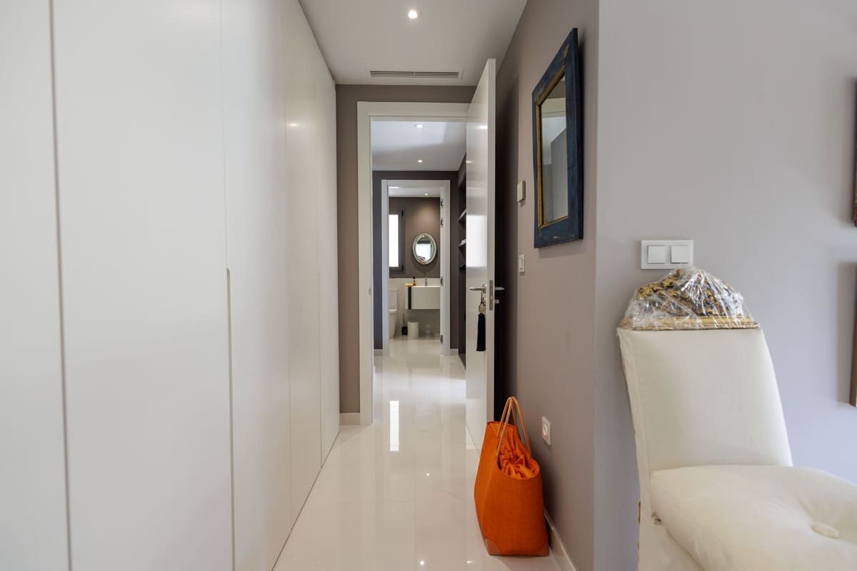 Apartamento de 3 habitaciones en New Golden Mile en venta con piscina garaje - 810.000 € (Ref: 9186524)