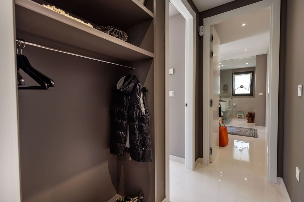 Apartamento de 3 habitaciones en New Golden Mile en venta con piscina garaje - 810.000 € (Ref: 9186524)