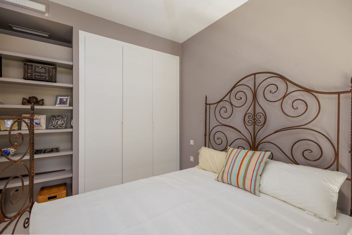 Apartamento de 3 habitaciones en New Golden Mile en venta con piscina garaje - 810.000 € (Ref: 9186524)