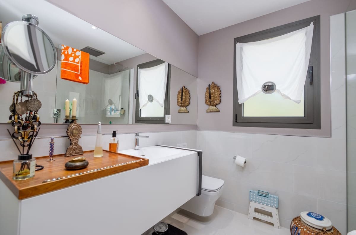 Apartamento de 3 habitaciones en New Golden Mile en venta con piscina garaje - 810.000 € (Ref: 9186524)