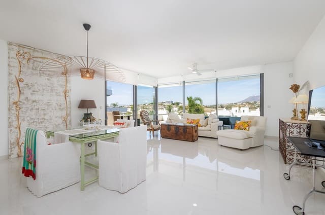 Apartamento de 3 habitaciones en New Golden Mile, Estepona en venta con piscina garaje - 810.000 € (Ref: 9186524)