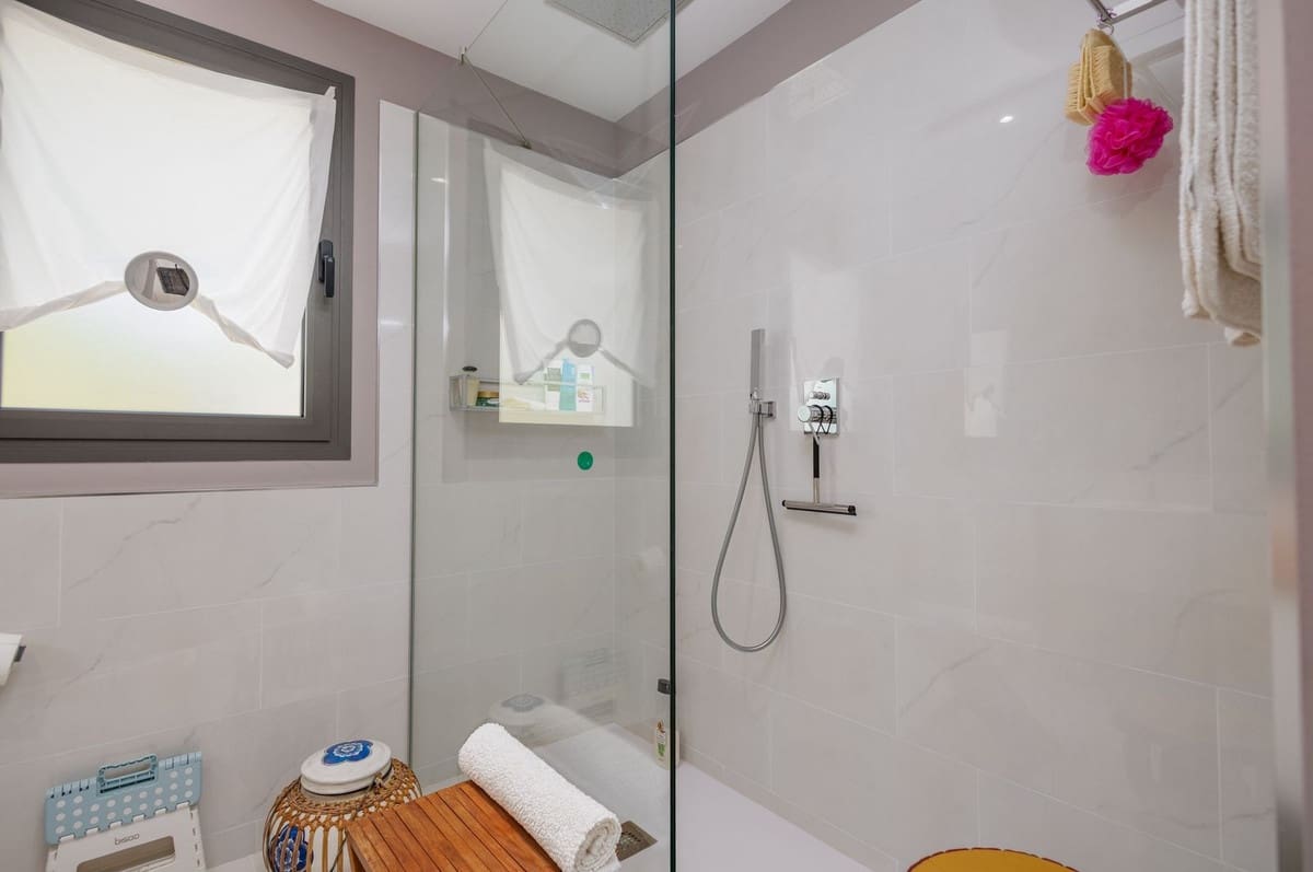 Apartamento de 3 habitaciones en New Golden Mile en venta con piscina garaje - 810.000 € (Ref: 9186524)