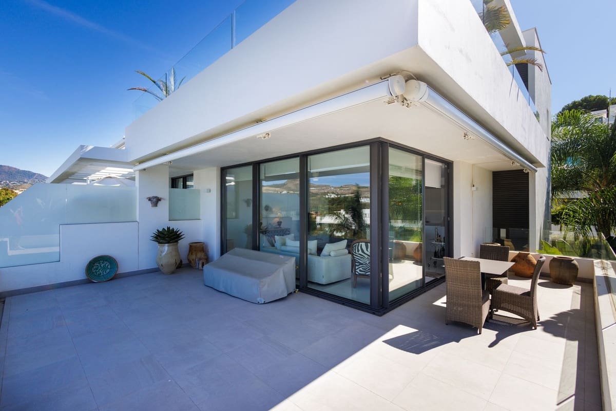 Apartamento de 3 habitaciones en New Golden Mile en venta con piscina garaje - 810.000 € (Ref: 9186524)