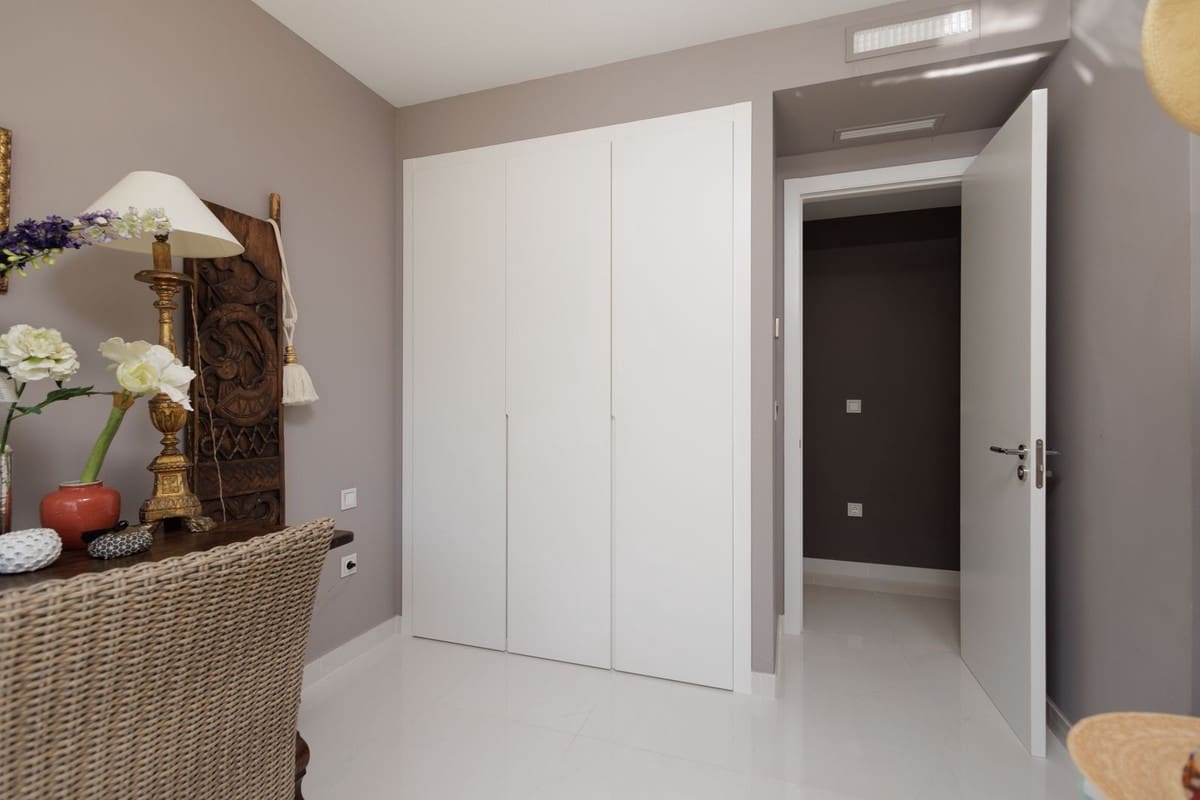 Apartamento de 3 habitaciones en New Golden Mile en venta con piscina garaje - 810.000 € (Ref: 9186524)