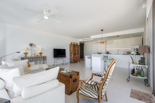 Apartamento de 3 habitaciones en New Golden Mile, Estepona en venta con piscina garaje - 810.000 € (Ref: 9186524)