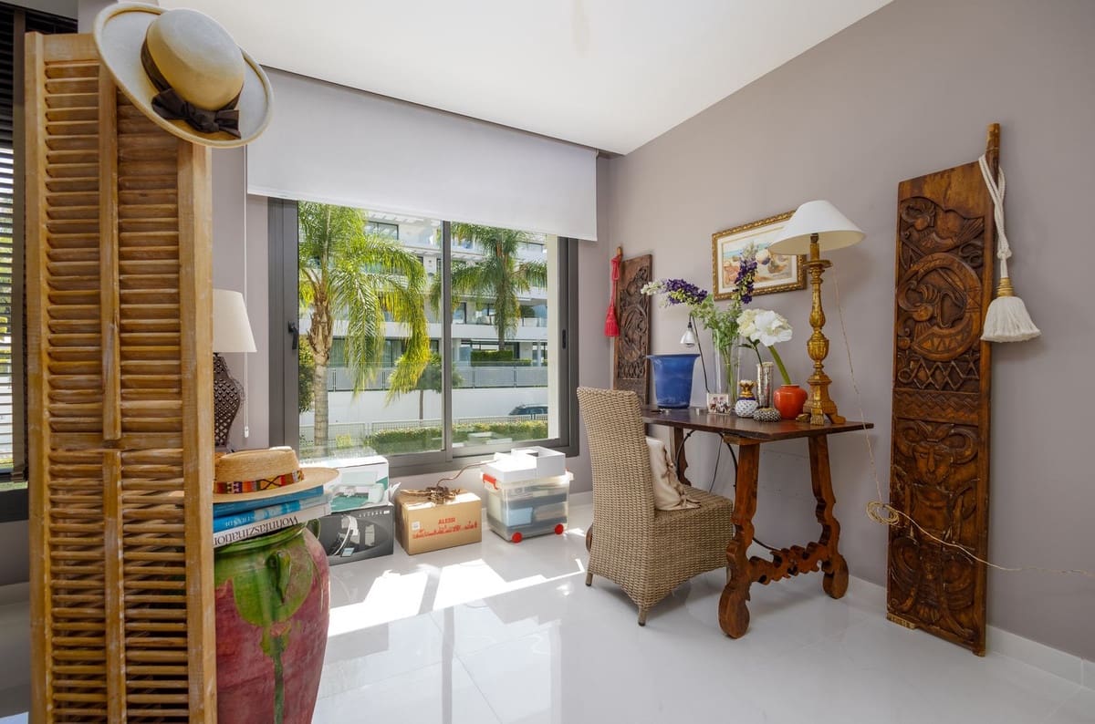 Apartamento de 3 habitaciones en New Golden Mile en venta con piscina garaje - 810.000 € (Ref: 9186524)