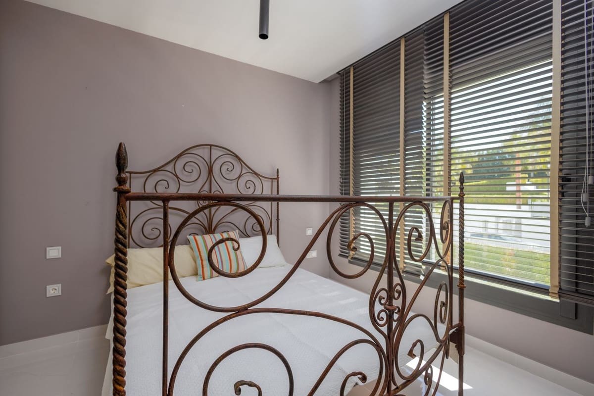 Apartamento de 3 habitaciones en New Golden Mile en venta con piscina garaje - 810.000 € (Ref: 9186524)