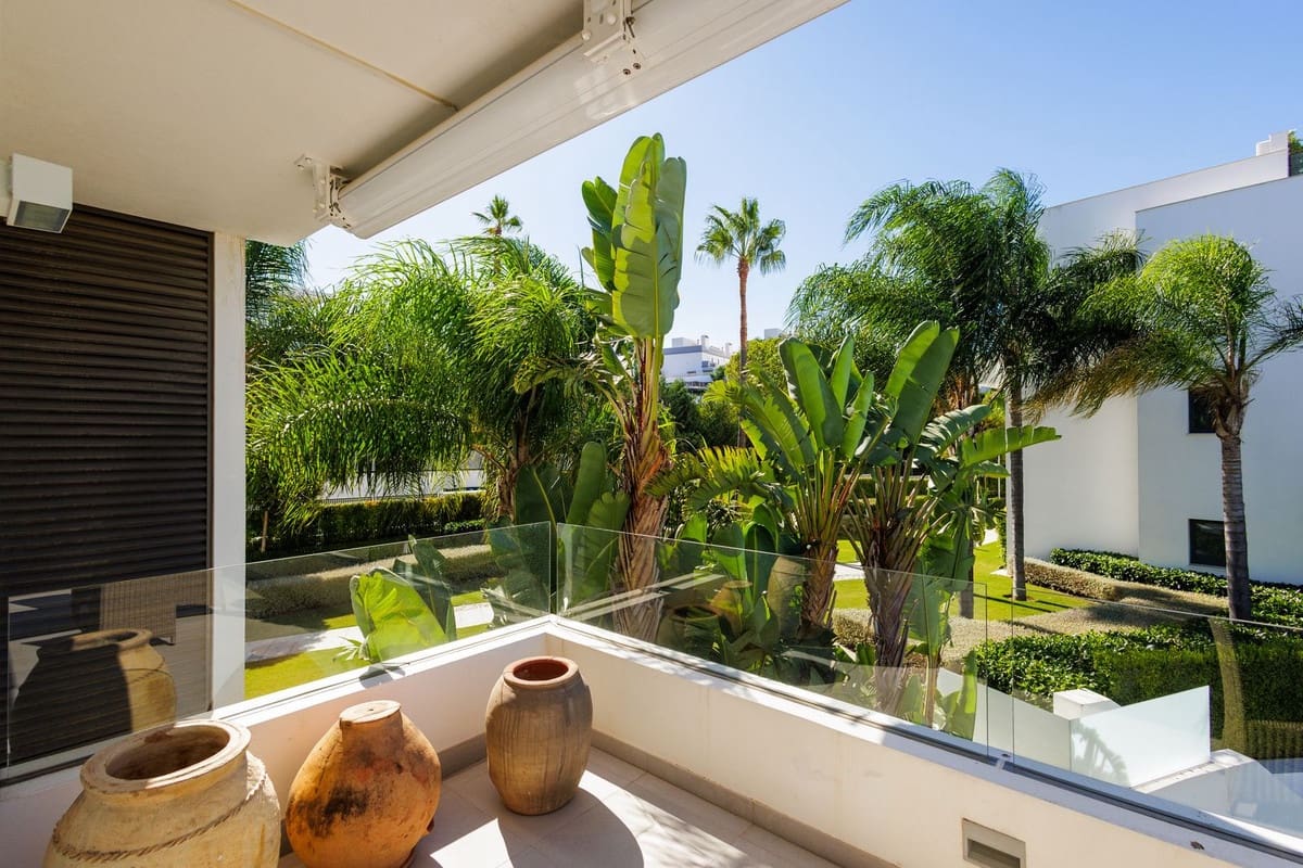 Apartamento de 3 habitaciones en New Golden Mile en venta con piscina garaje - 810.000 € (Ref: 9186524)