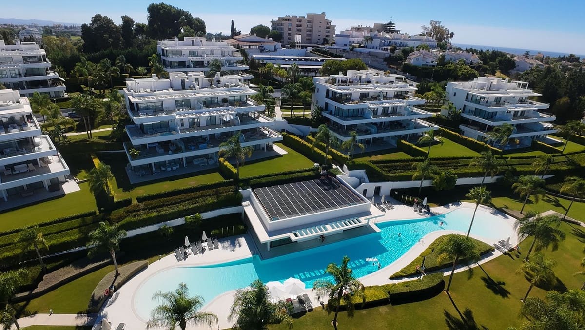 Apartamento de 3 habitaciones en New Golden Mile en venta con piscina garaje - 810.000 € (Ref: 9186524)