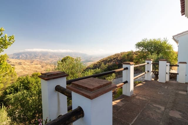 Chalet de 4 habitaciones en Alora en venta con garaje - 395.000 € (Ref: 9187204)