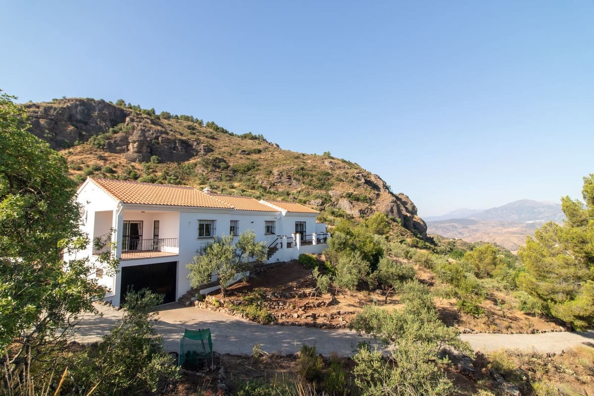 4 bedroom Villa for sale in Alora with garage - € 395,000 (Ref: 9187204)