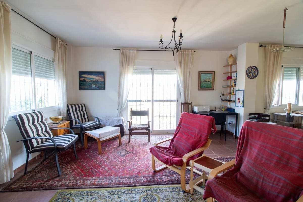 4 bedroom Villa for sale in Alora with garage - € 395,000 (Ref: 9187204)