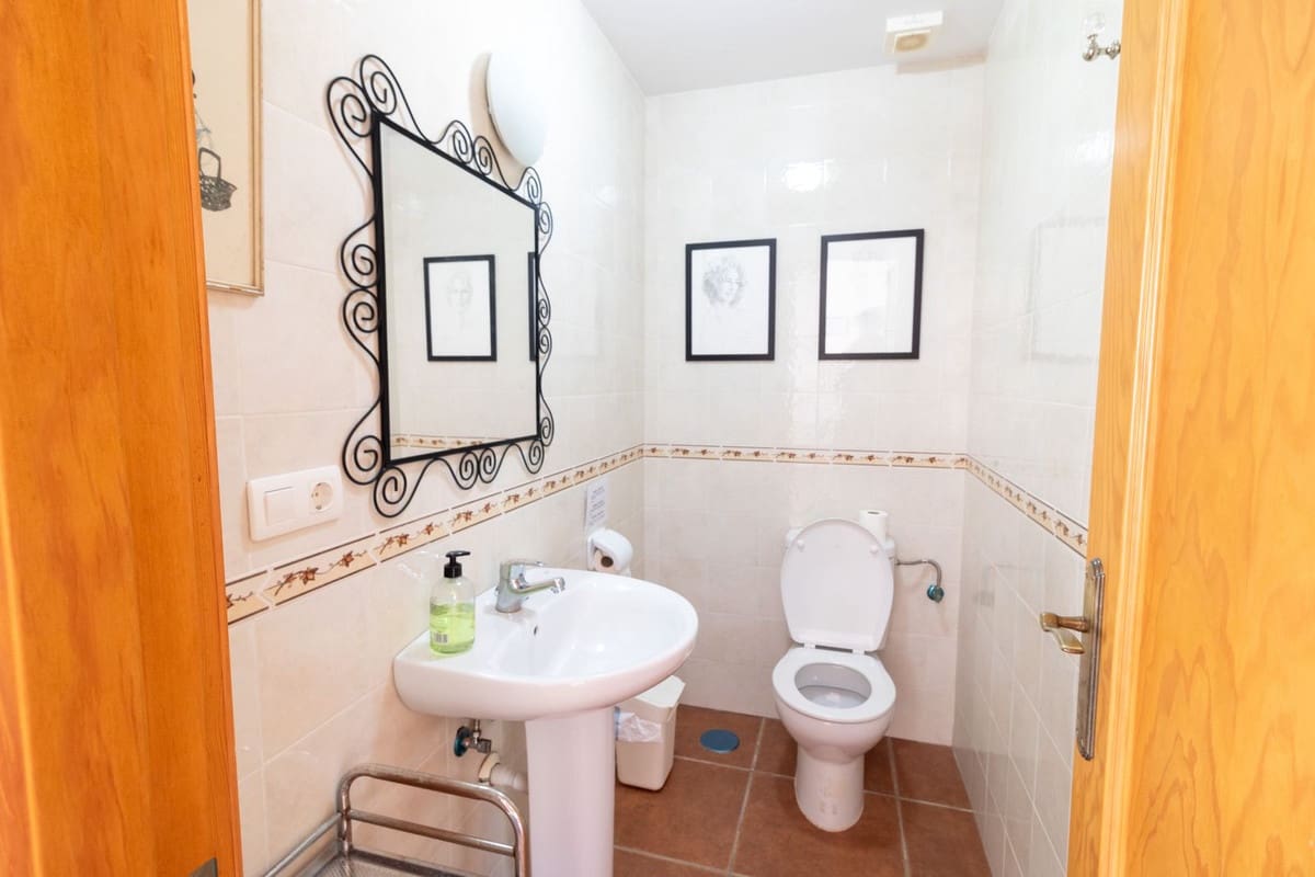 4 bedroom Villa for sale in Alora with garage - € 395,000 (Ref: 9187204)