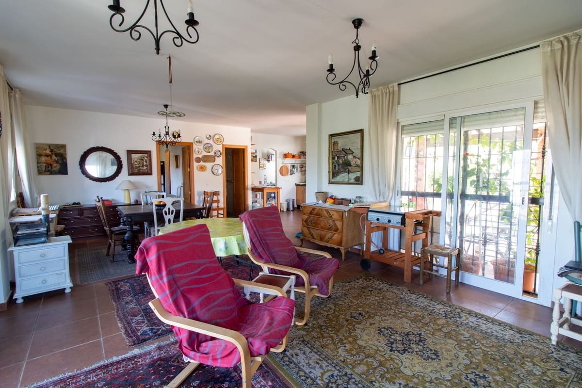 4 bedroom Villa for sale in Alora with garage - € 395,000 (Ref: 9187204)