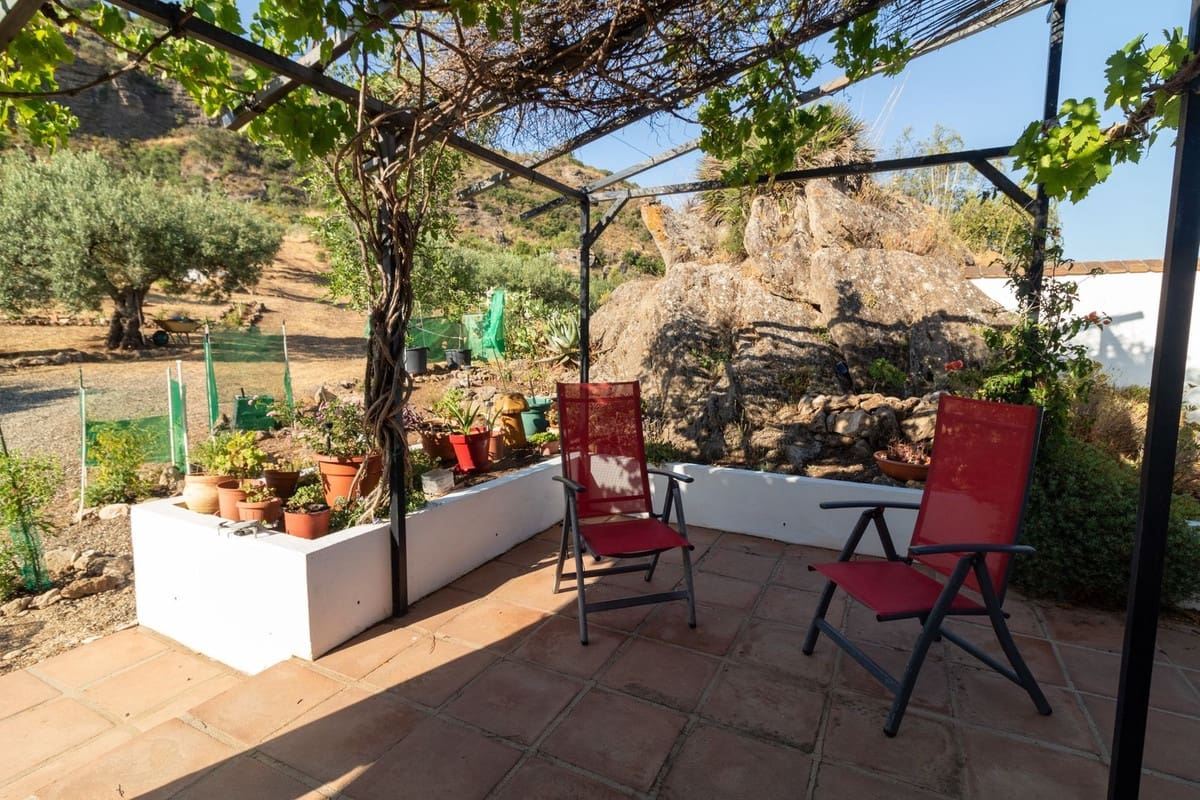 4 bedroom Villa for sale in Alora with garage - € 395,000 (Ref: 9187204)