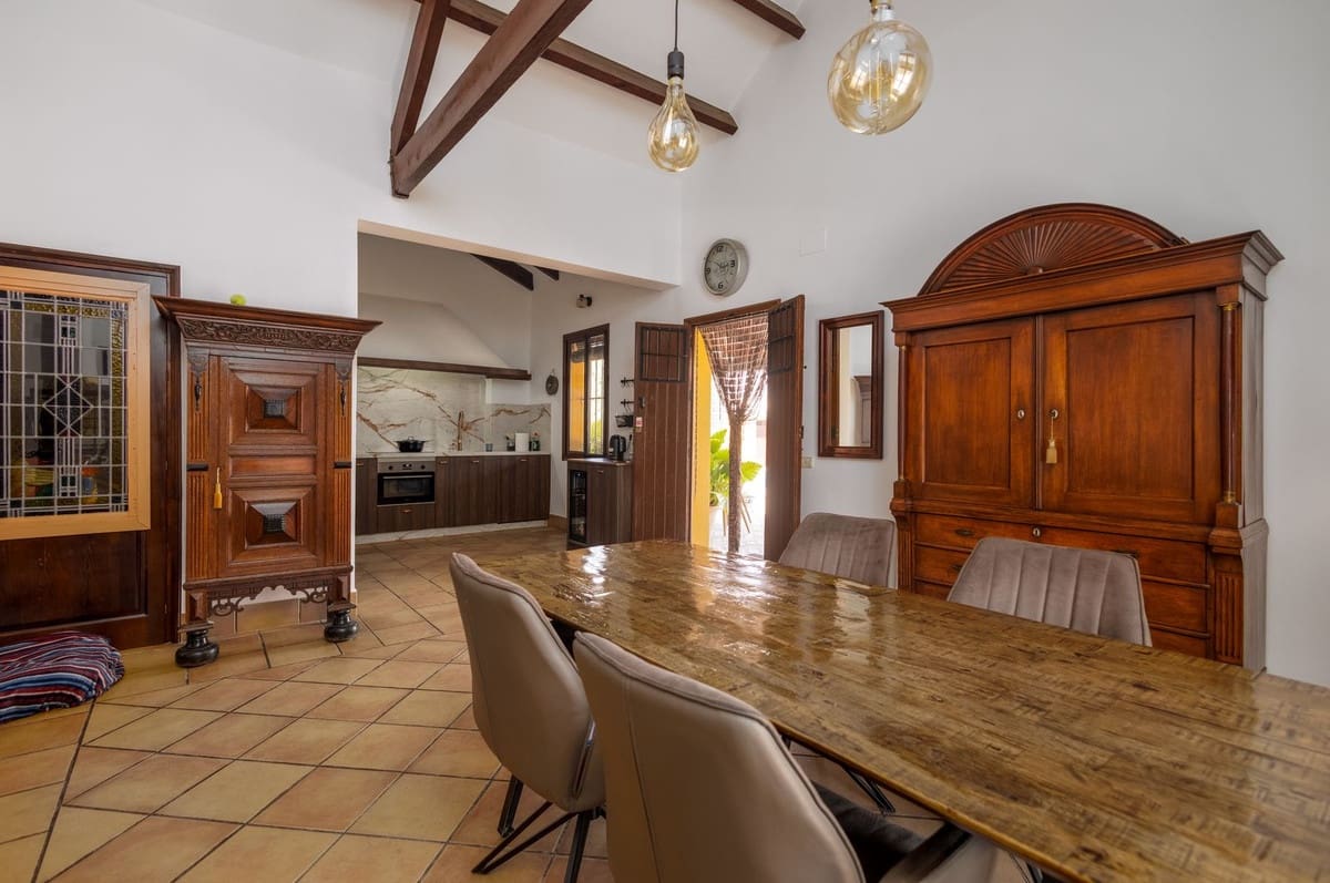 4 soverom Finca/Herregård til salgs i Moron de la Frontera med svømmebasseng garasje - € 795 000 (Ref: 9188840)