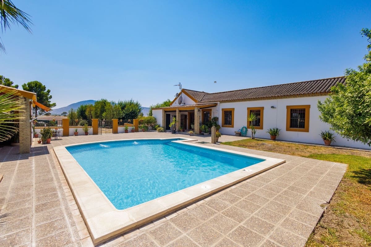 4 soverom Finca/Herregård til salgs i Moron de la Frontera med svømmebasseng garasje - € 795 000 (Ref: 9188840)