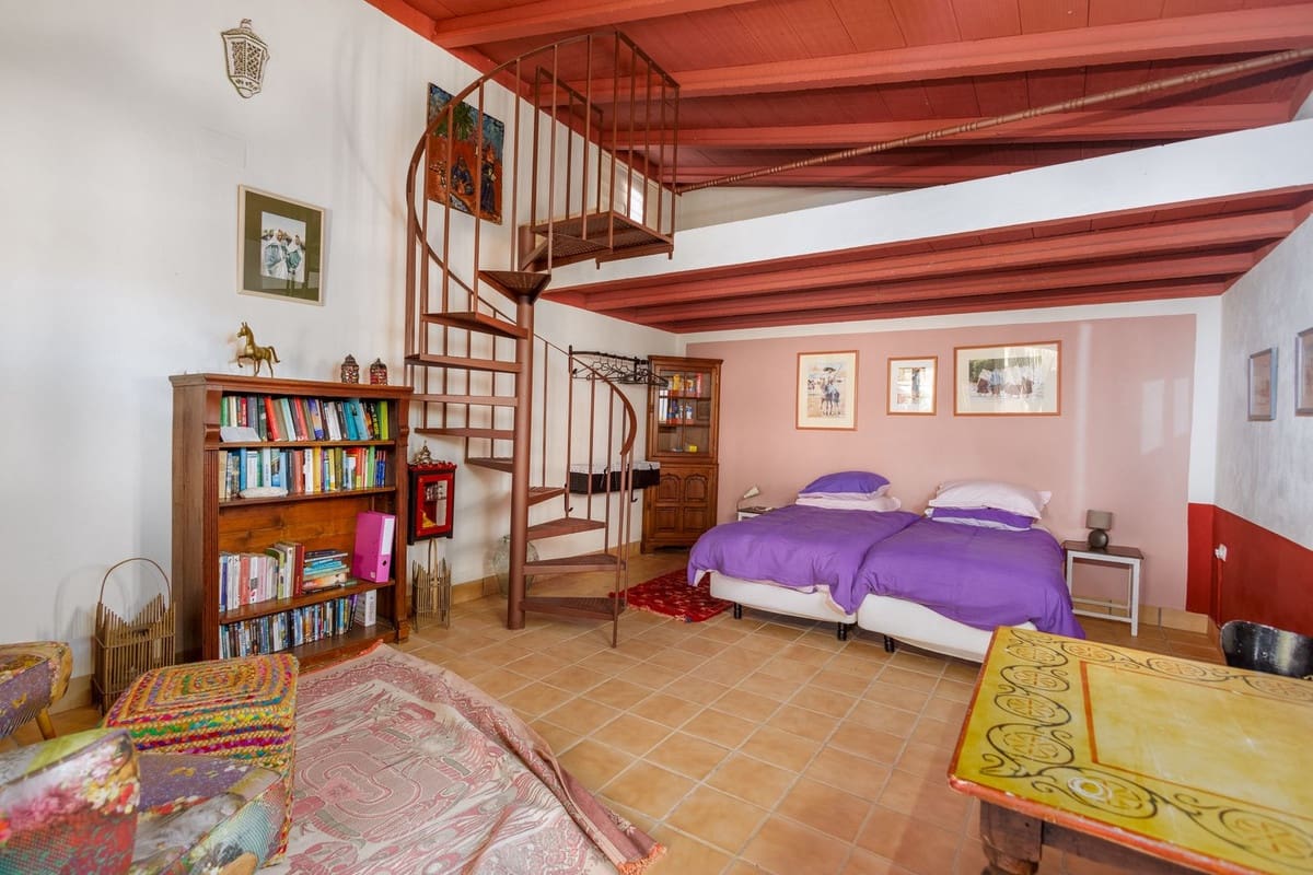 4 bedroom Finca/Country House for sale in Moron de la Frontera with pool garage - € 795,000 (Ref: 9188840)