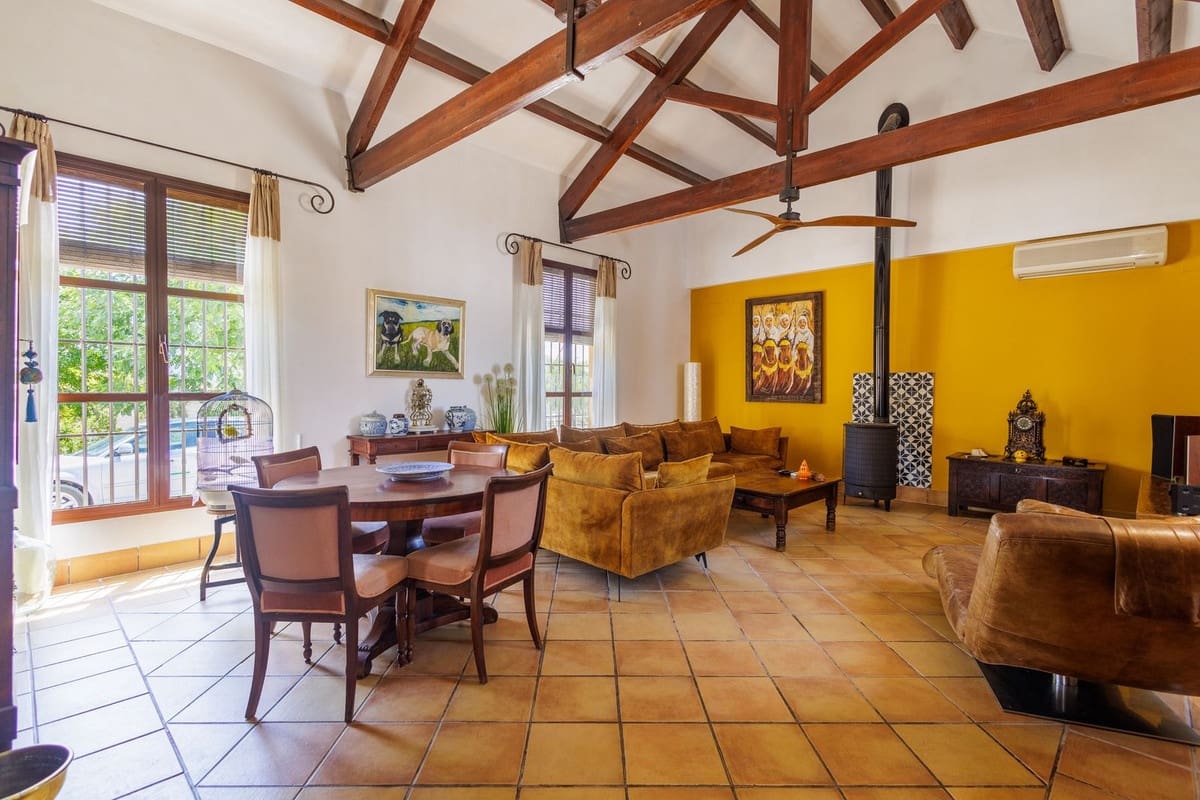 4 bedroom Finca/Country House for sale in Moron de la Frontera with pool garage - € 795,000 (Ref: 9188840)