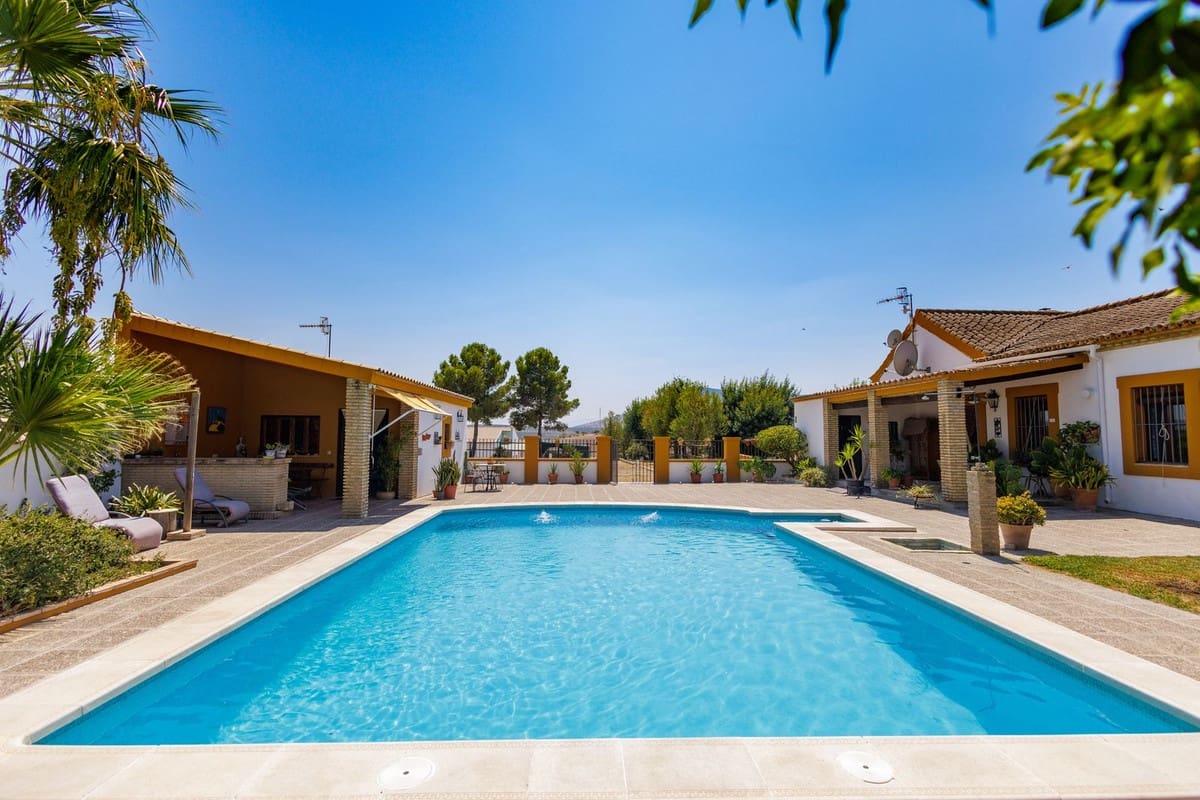 4 bedroom Finca/Country House for sale in Moron de la Frontera with pool garage - € 795,000 (Ref: 9188840)